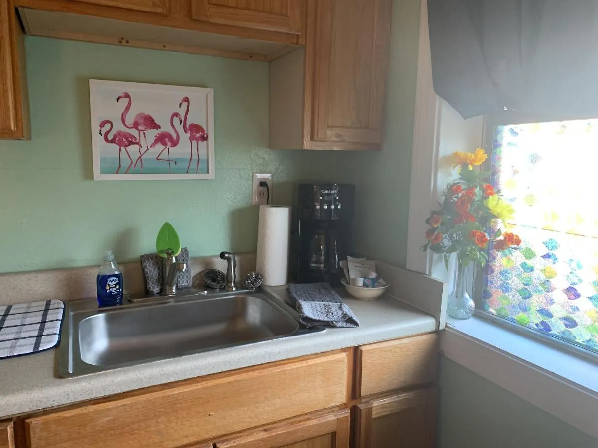 Beach Side Studio #3 Apts North Camellia Acres Apartment